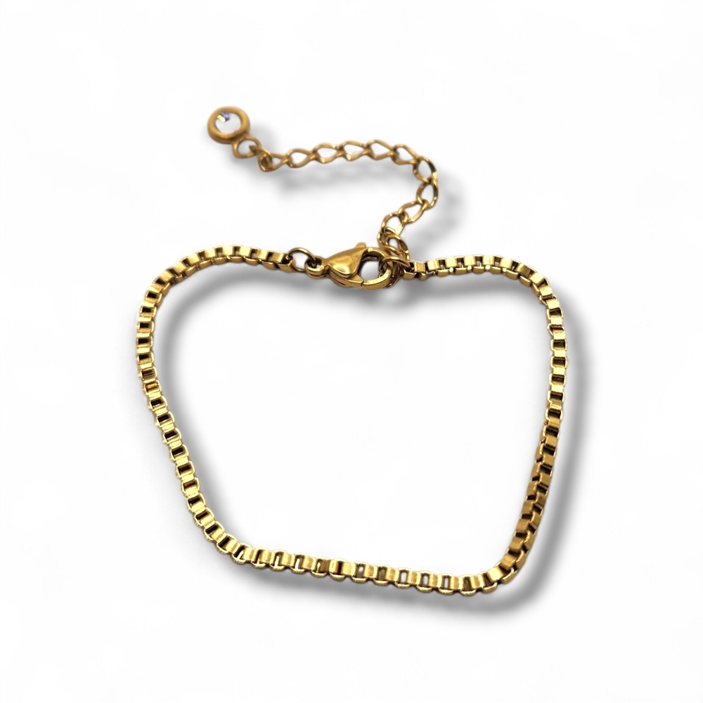 Elegant Gold Bracelet